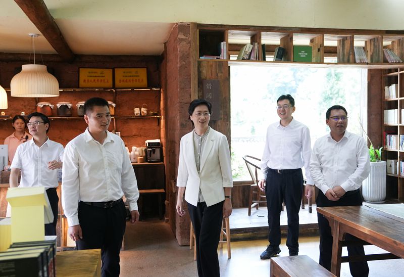 施小琳在眉山市调研时强调 保持高质量发展定力 推动经济持续向新向优向好发展「相关图片」 施小琳在眉山市调研时强调 保持高质量发展定力 推动经济持续向新向优向好发展「相关图片」
